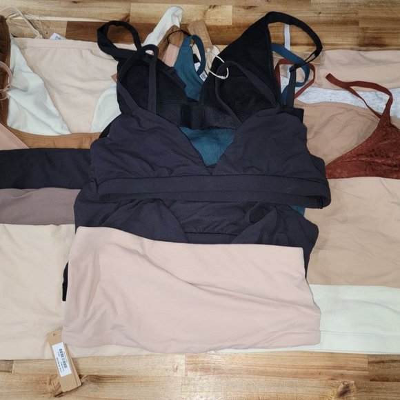 Lot of 20 SKIMS Kim Kardashian Womens Bras New w/ Tags! - Picture 1 of 4